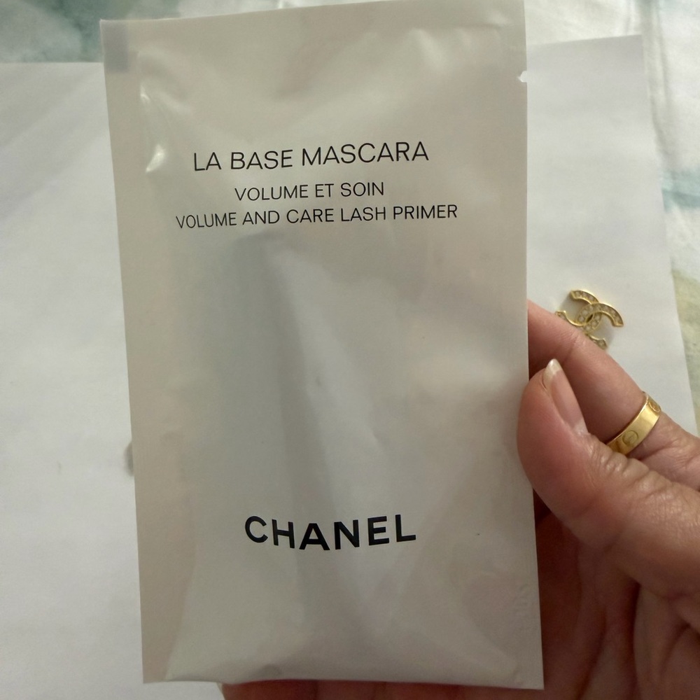CHANEL Pearl Necklace/choker with Gold Charm with free chanel mascara primer - Picture 7 of 7